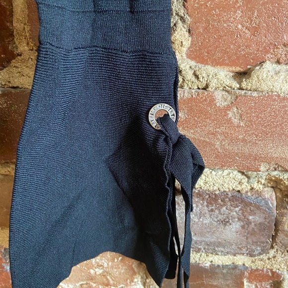 Y2K vampy top w bell sleeve details 🖤 - Picture 5 of 5